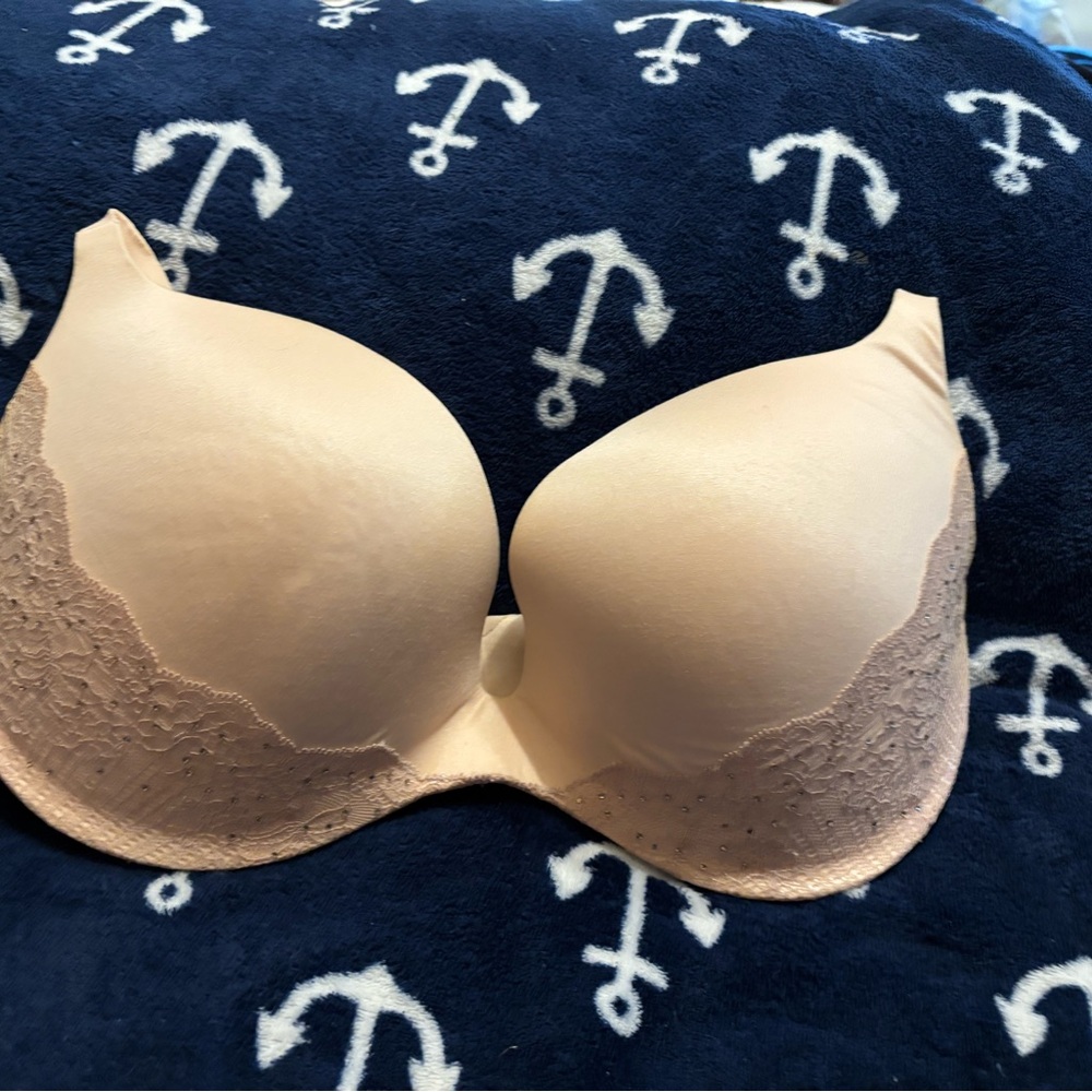 Victoria's Secret Lace Trimmed Bra in Cream